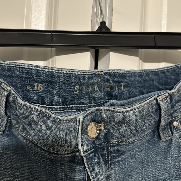 White House Black Market Womens Size 16 The Straight Distressed Denim Blue Jeans - Picture 3 of 10